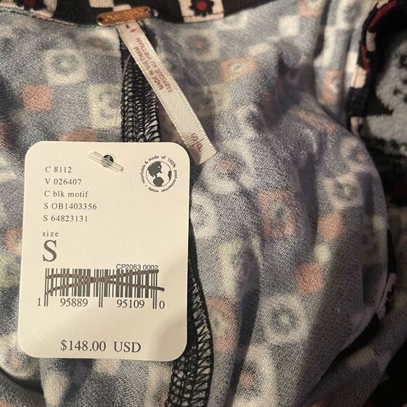 NWT Shayla Halter jumpsuit size S
NWT 
Retail $148 - Picture 7 of 9